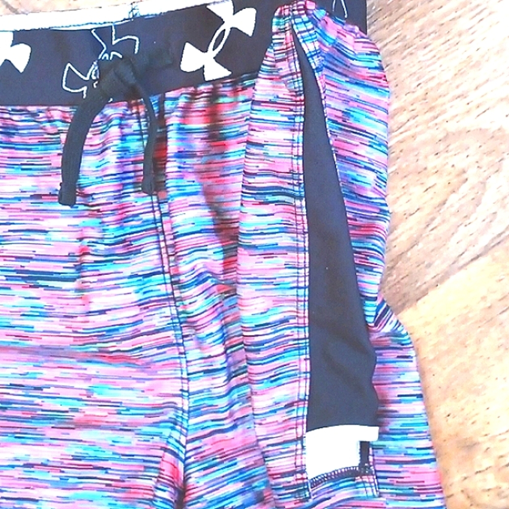 Under Armour YXL girls shorts VGC. - Picture 2 of 10